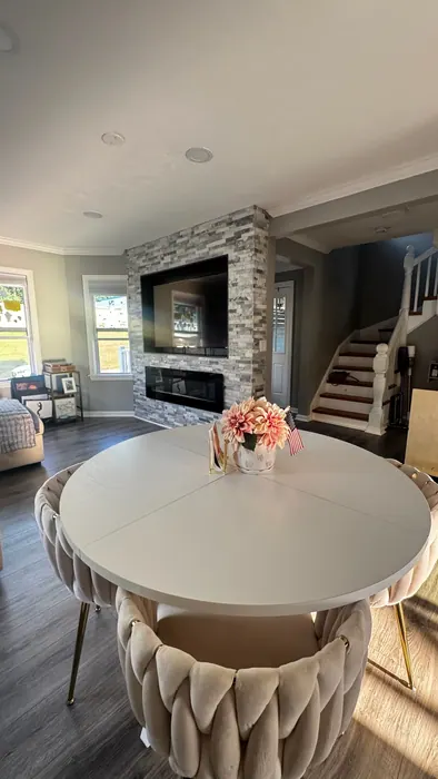 Sala de jantar com lareira em pedra — 328 Mechanic St, Marlborough