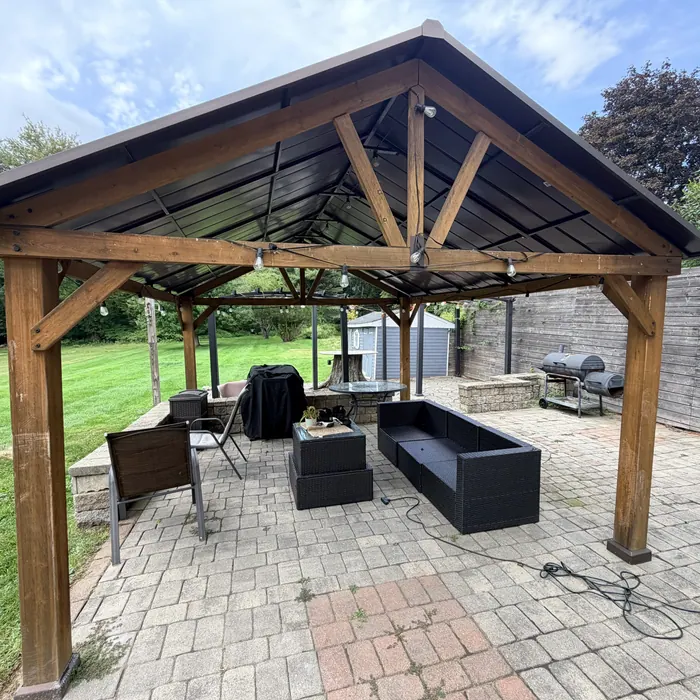 Gazebo coberto com área de estar — 328 Mechanic St, Marlborough